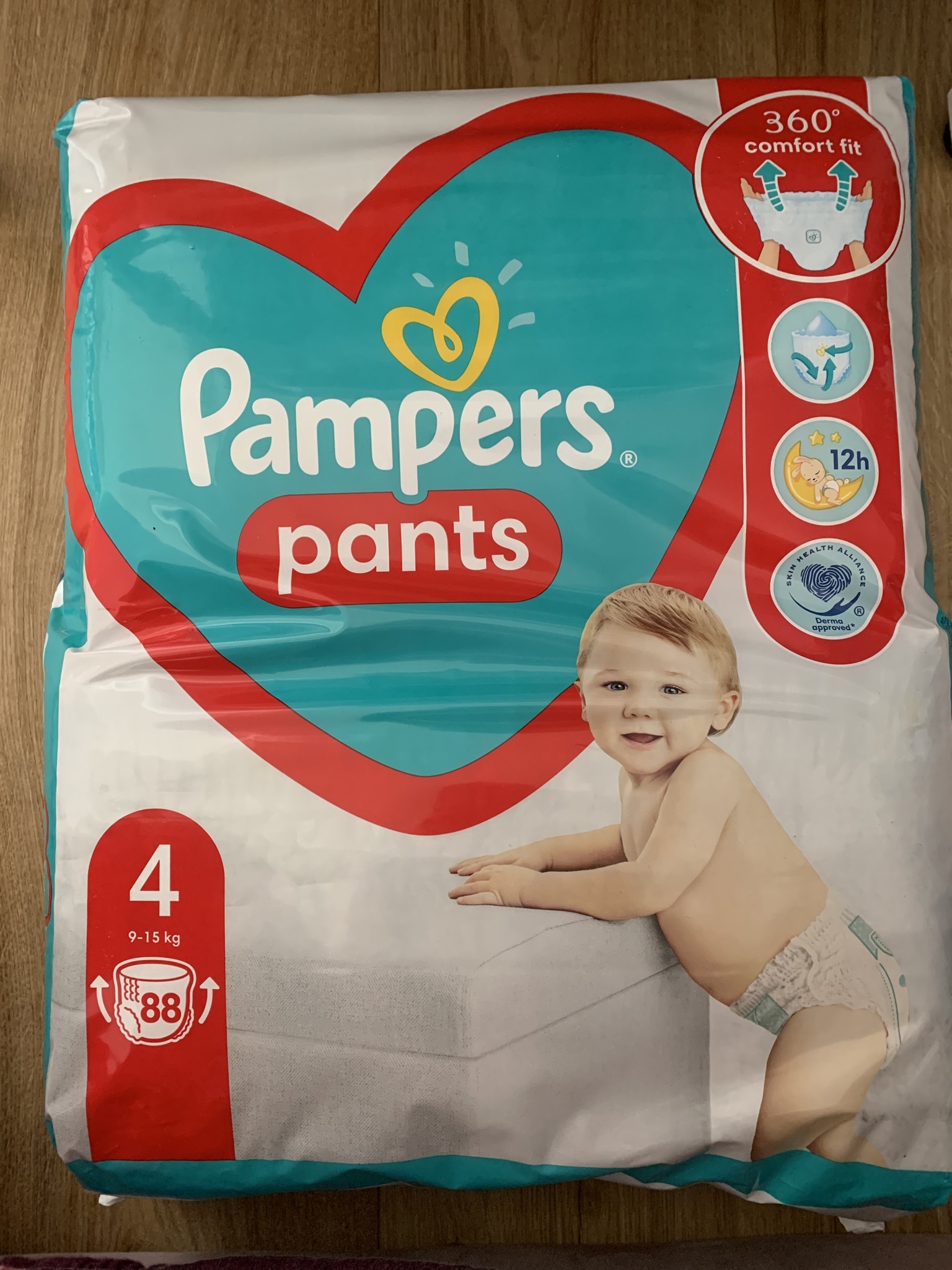 komik z pampers i piłka