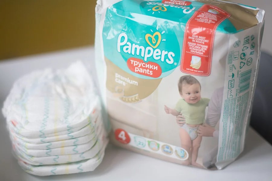 pampers 132 count size 4